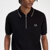 Polo da uomo con cerniera e scollo in crepe piqué Polo da uomo con cerniera e scollo in crepe piqué
