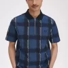 Polo da uomo con zip e scollo a V in tartan Glitch Polo da uomo con zip e scollo a V in tartan Glitch
